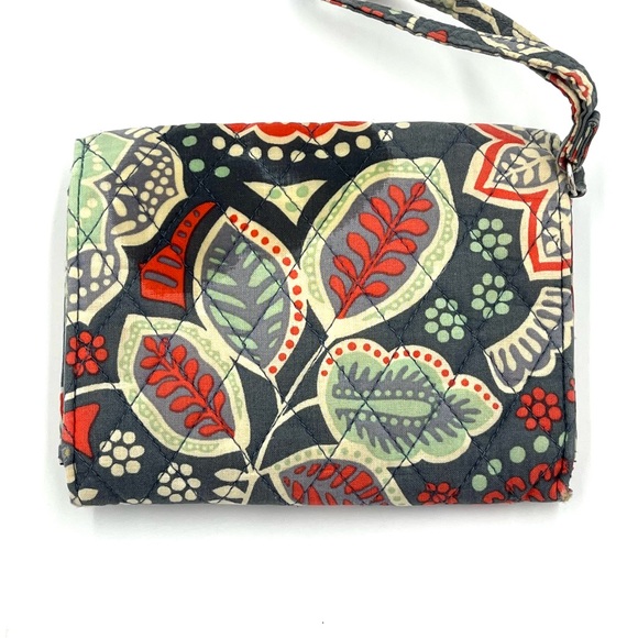 Vera Bradley Nomadic Floral set of Wristlet and Makeup Bag - Picture 3 of 12